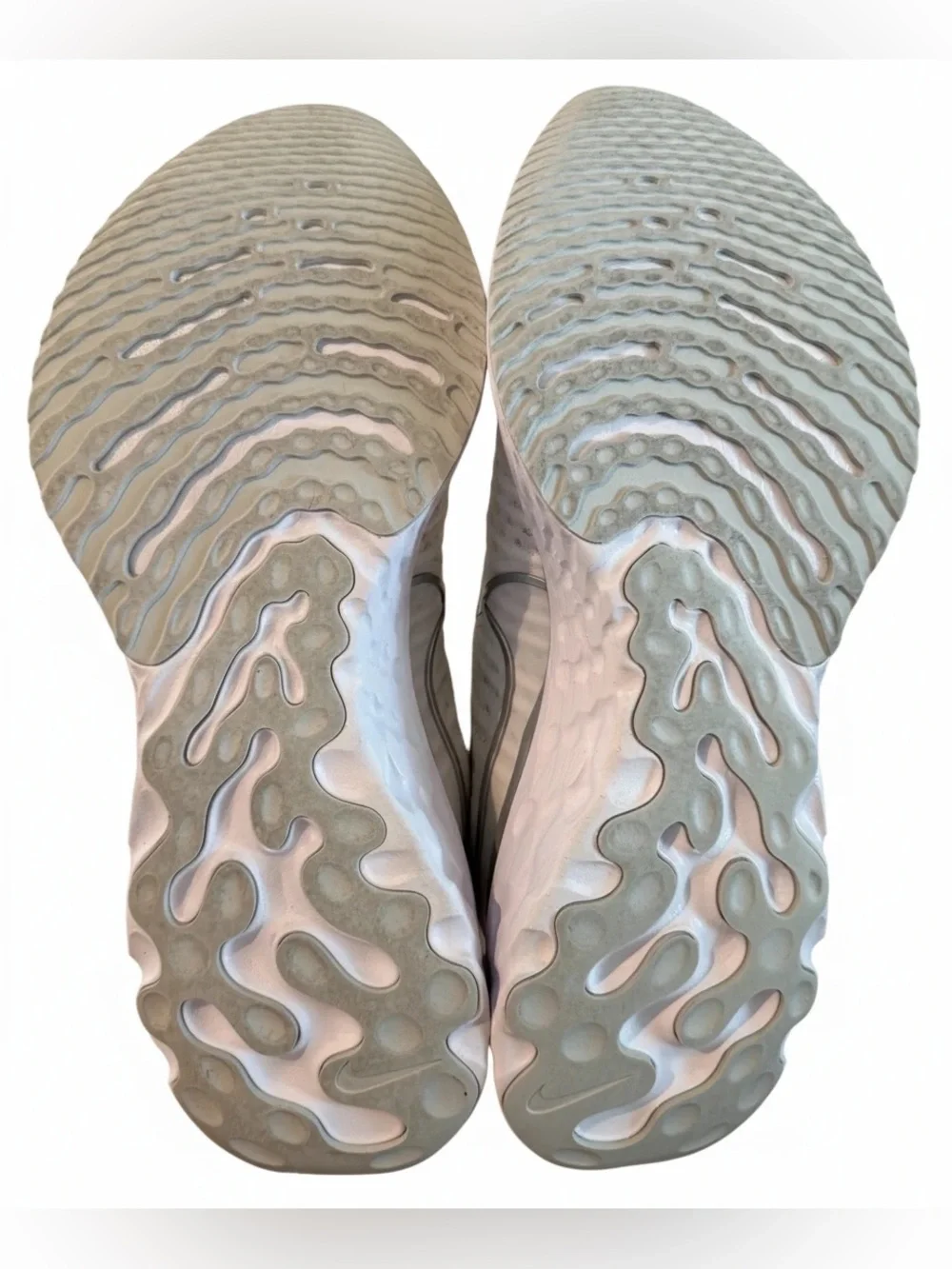 Nike Women’s React Infinity Run Flyknit 2 Sneakers in White/Silver. Size 9.5